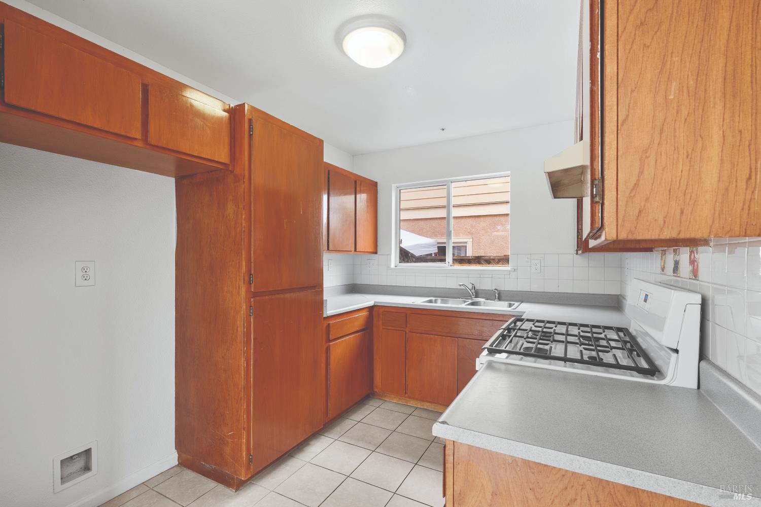 Detail Gallery Image 9 of 30 For 12 Alana Way, Cloverdale,  CA 95425 - 3 Beds | 1/1 Baths