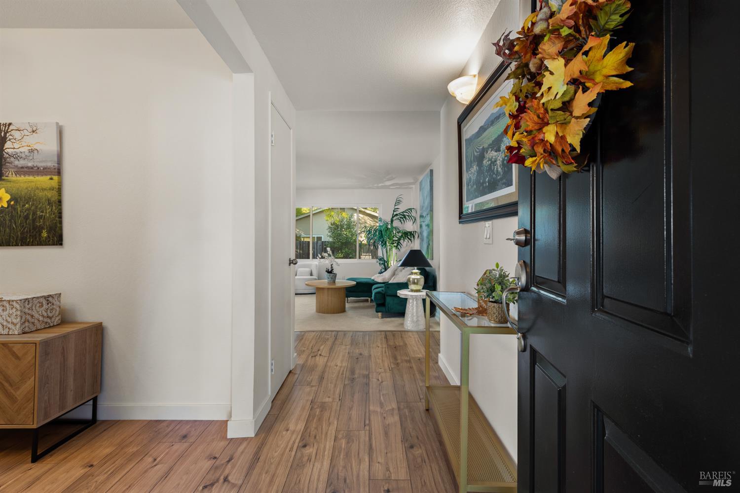 Detail Gallery Image 4 of 35 For 4127 Siskiyou Ave, Santa Rosa,  CA 95405 - 3 Beds | 2 Baths