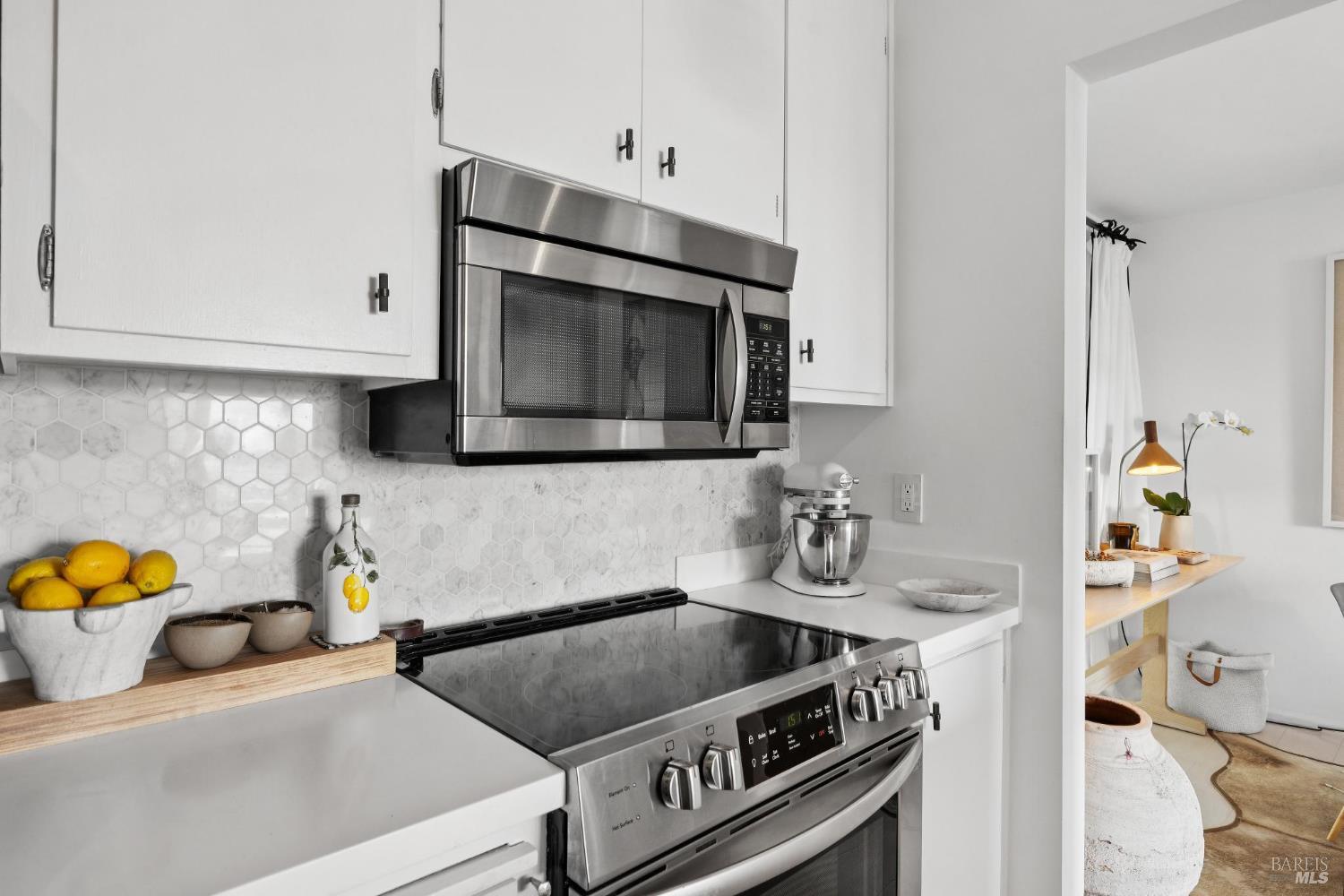 Detail Gallery Image 6 of 27 For 45 Harbor Oak Dr #14,  Tiburon,  CA 94920 - 1 Beds | 1 Baths