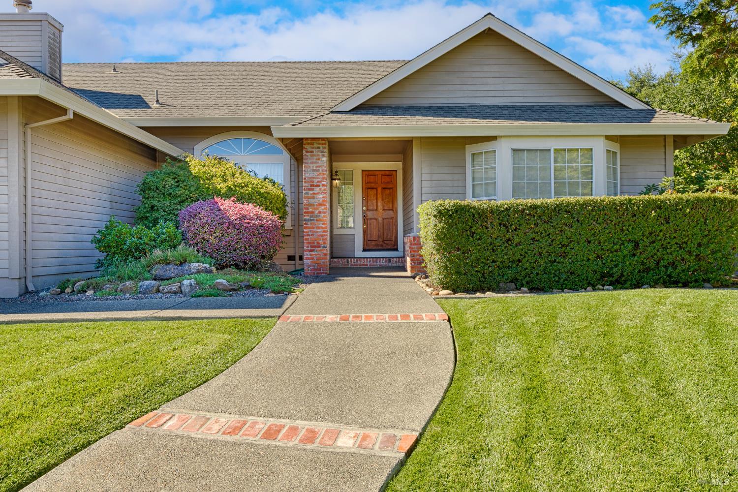 Detail Gallery Image 2 of 56 For 240 Silver Creek Cir, Santa Rosa,  CA 95409 - 3 Beds | 2 Baths