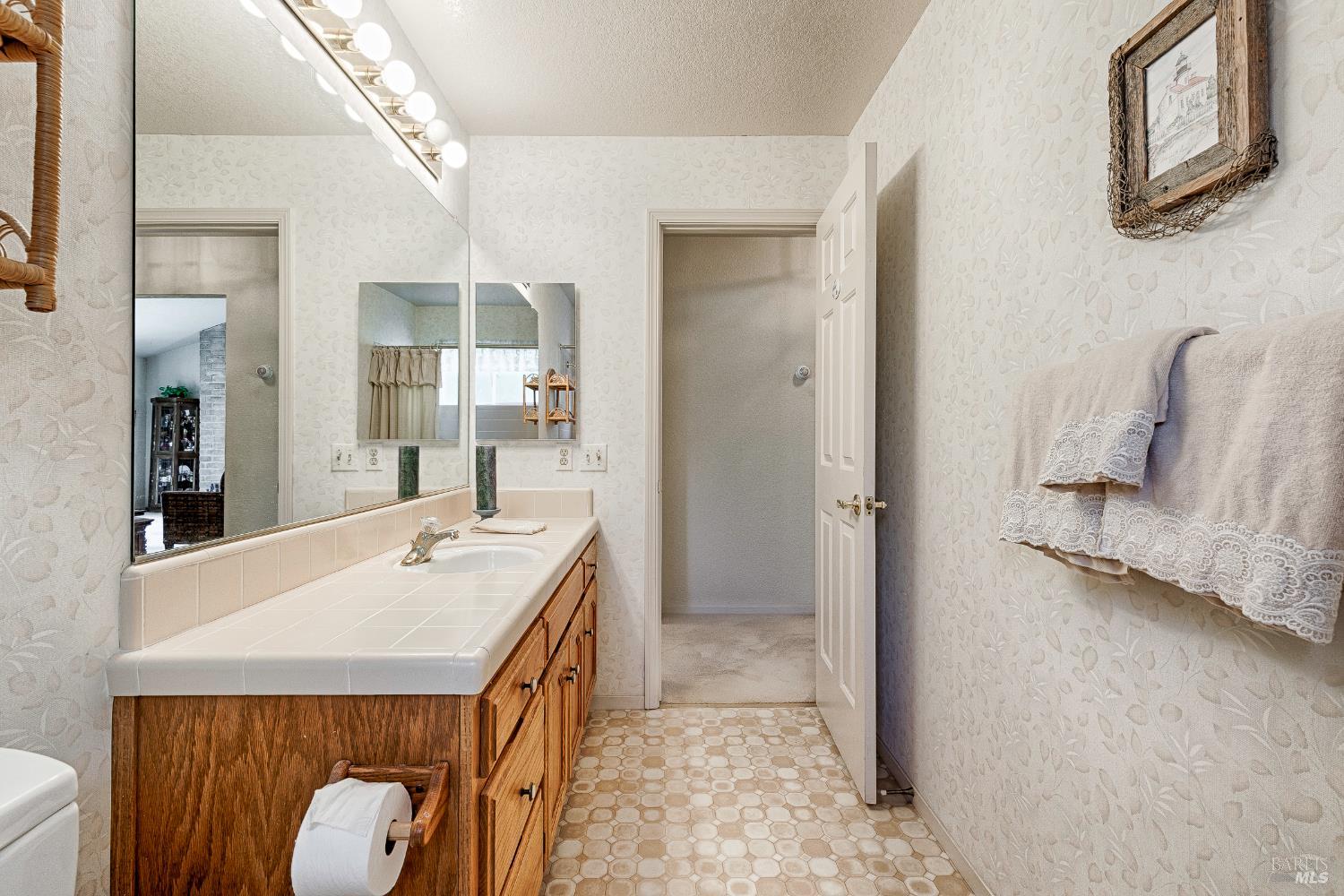 Detail Gallery Image 35 of 56 For 240 Silver Creek Cir, Santa Rosa,  CA 95409 - 3 Beds | 2 Baths