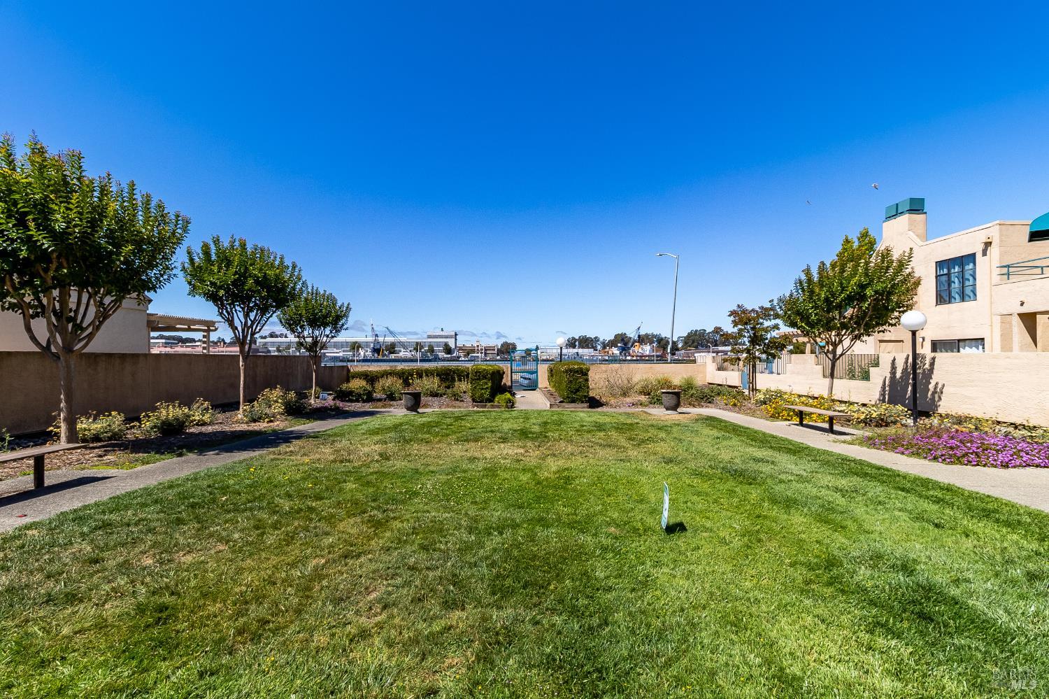 Detail Gallery Image 33 of 56 For 171 Nantucket Ln, Vallejo,  CA 94590 - 1 Beds | 1 Baths