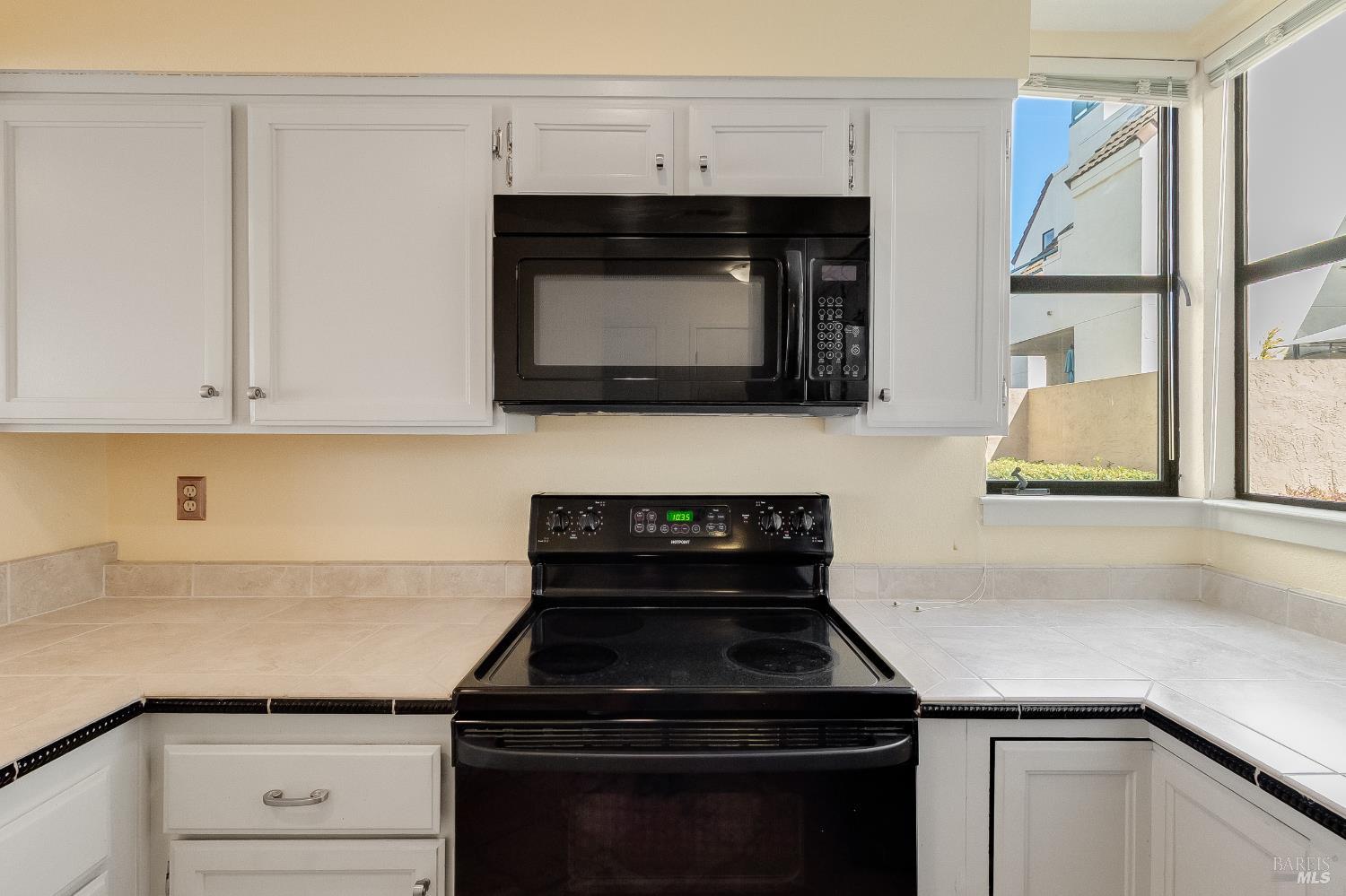 Detail Gallery Image 5 of 56 For 171 Nantucket Ln, Vallejo,  CA 94590 - 1 Beds | 1 Baths