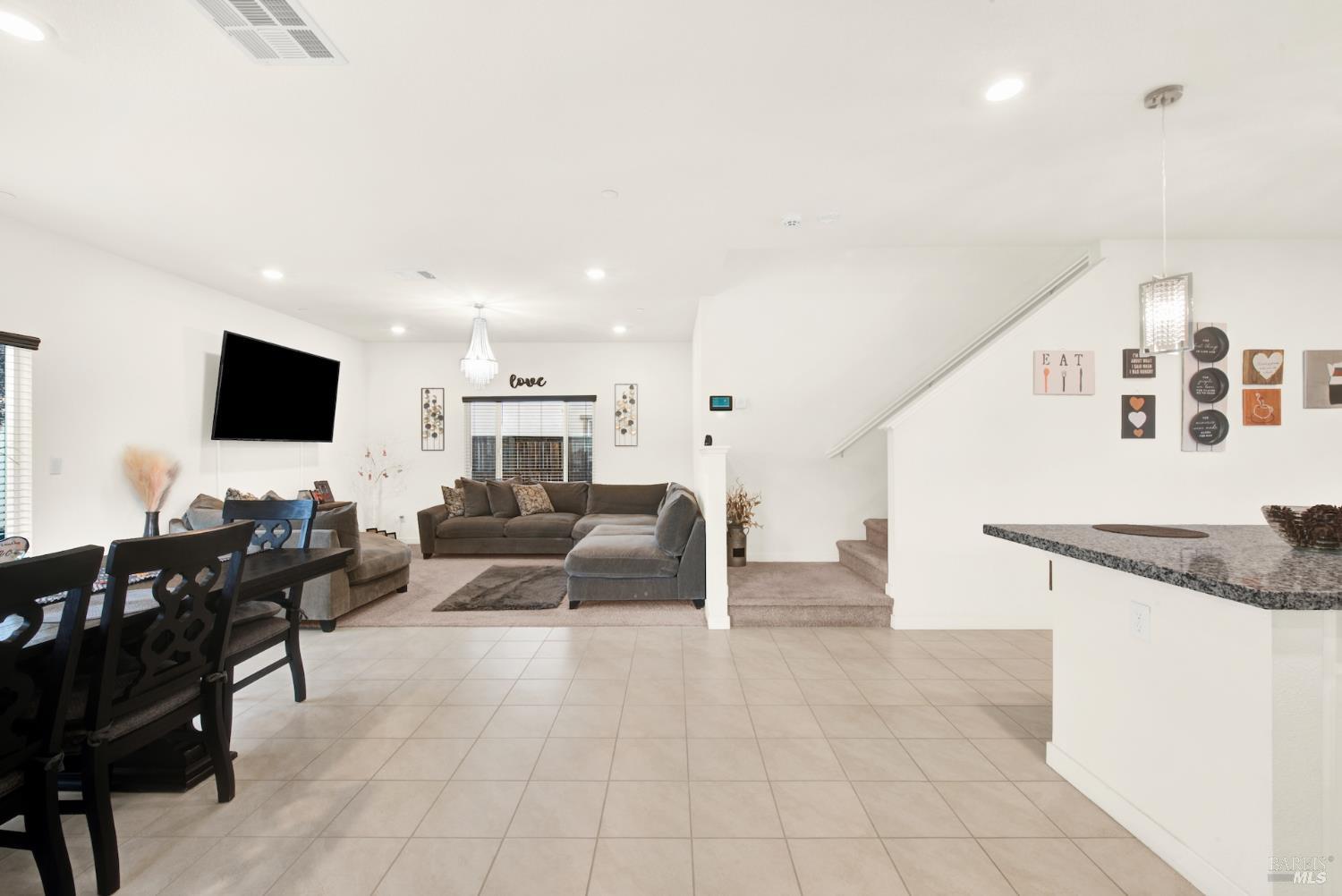 Detail Gallery Image 15 of 46 For 1100 Davidson Ct, Dixon,  CA 95620 - 4 Beds | 3 Baths