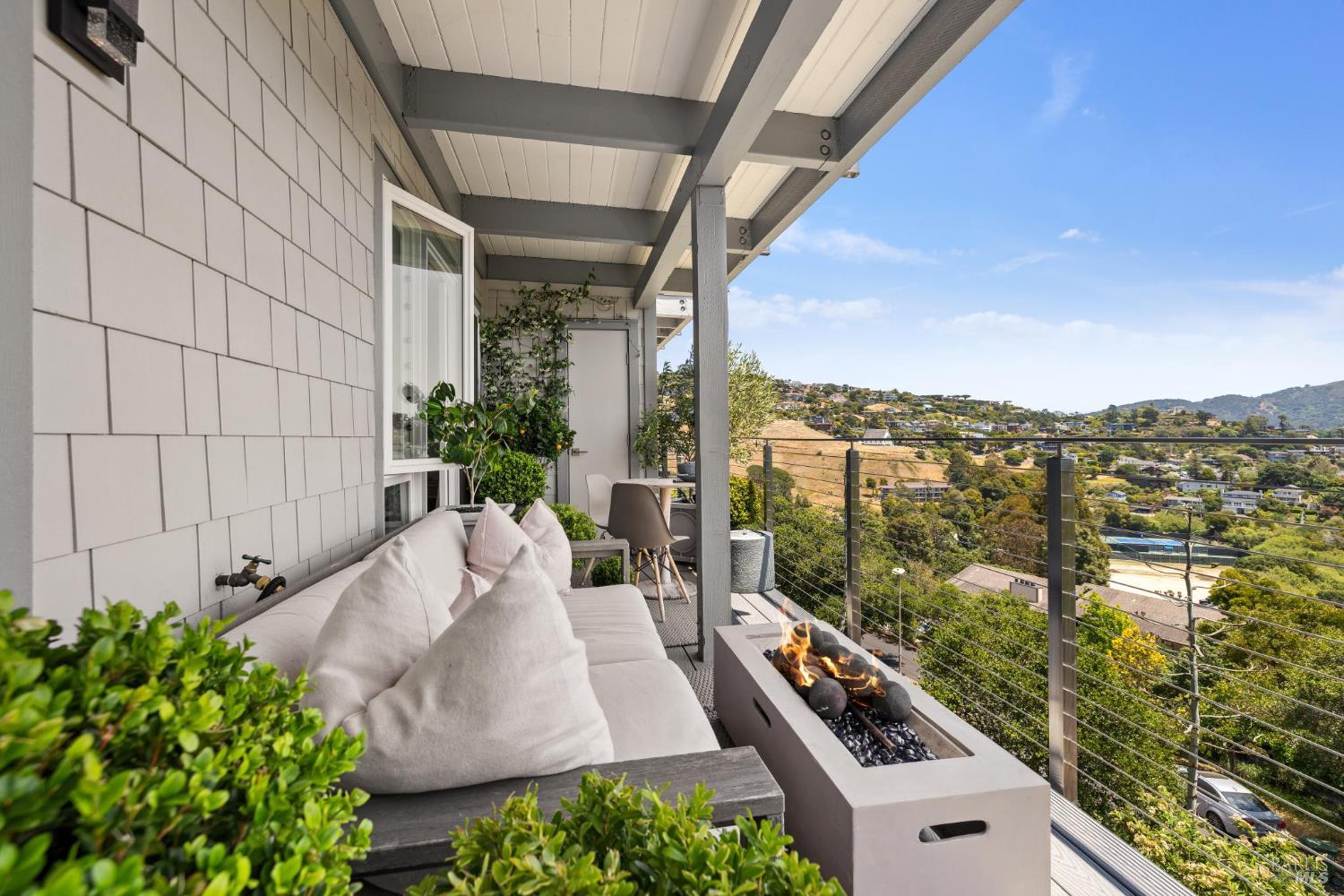 Detail Gallery Image 17 of 27 For 45 Harbor Oak Dr #14,  Tiburon,  CA 94920 - 1 Beds | 1 Baths