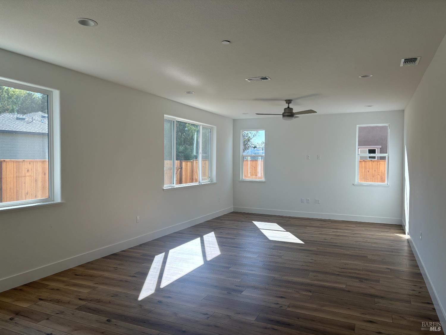 Detail Gallery Image 5 of 5 For 246 Echols Dr, Martinez,  CA 94553 - 3 Beds | 2/1 Baths