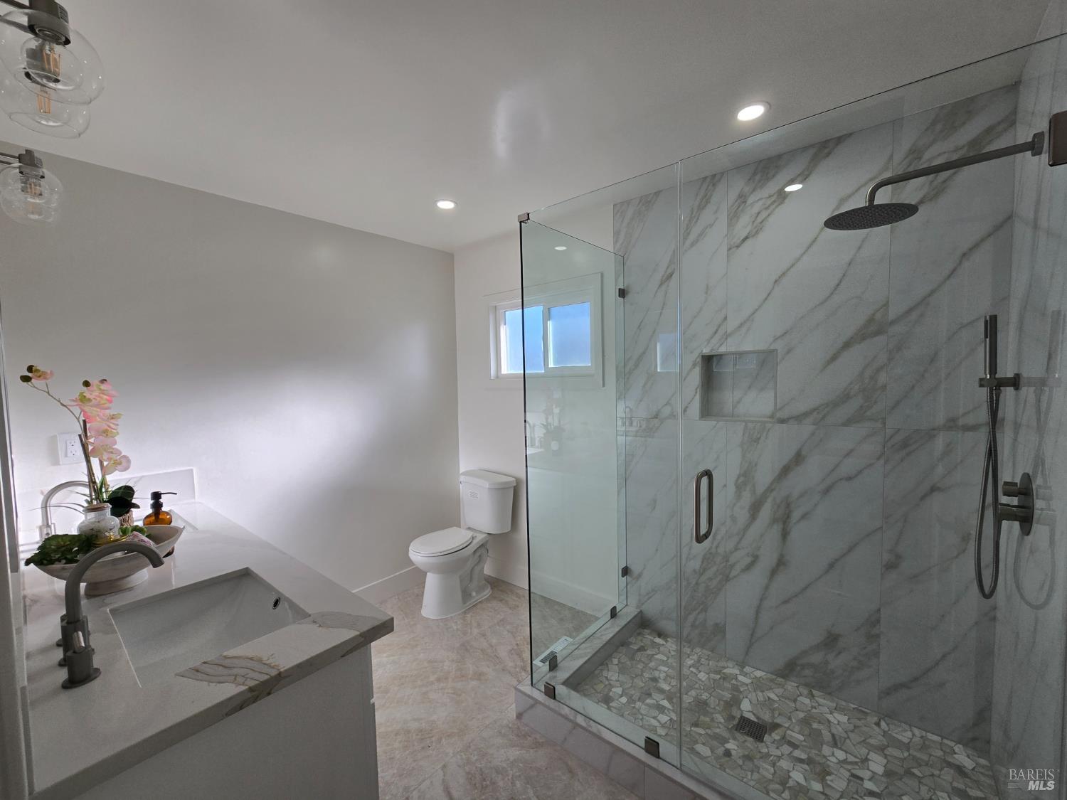 Detail Gallery Image 20 of 31 For 19 Unionstone Dr, San Rafael,  CA 94903 - 3 Beds | 2 Baths