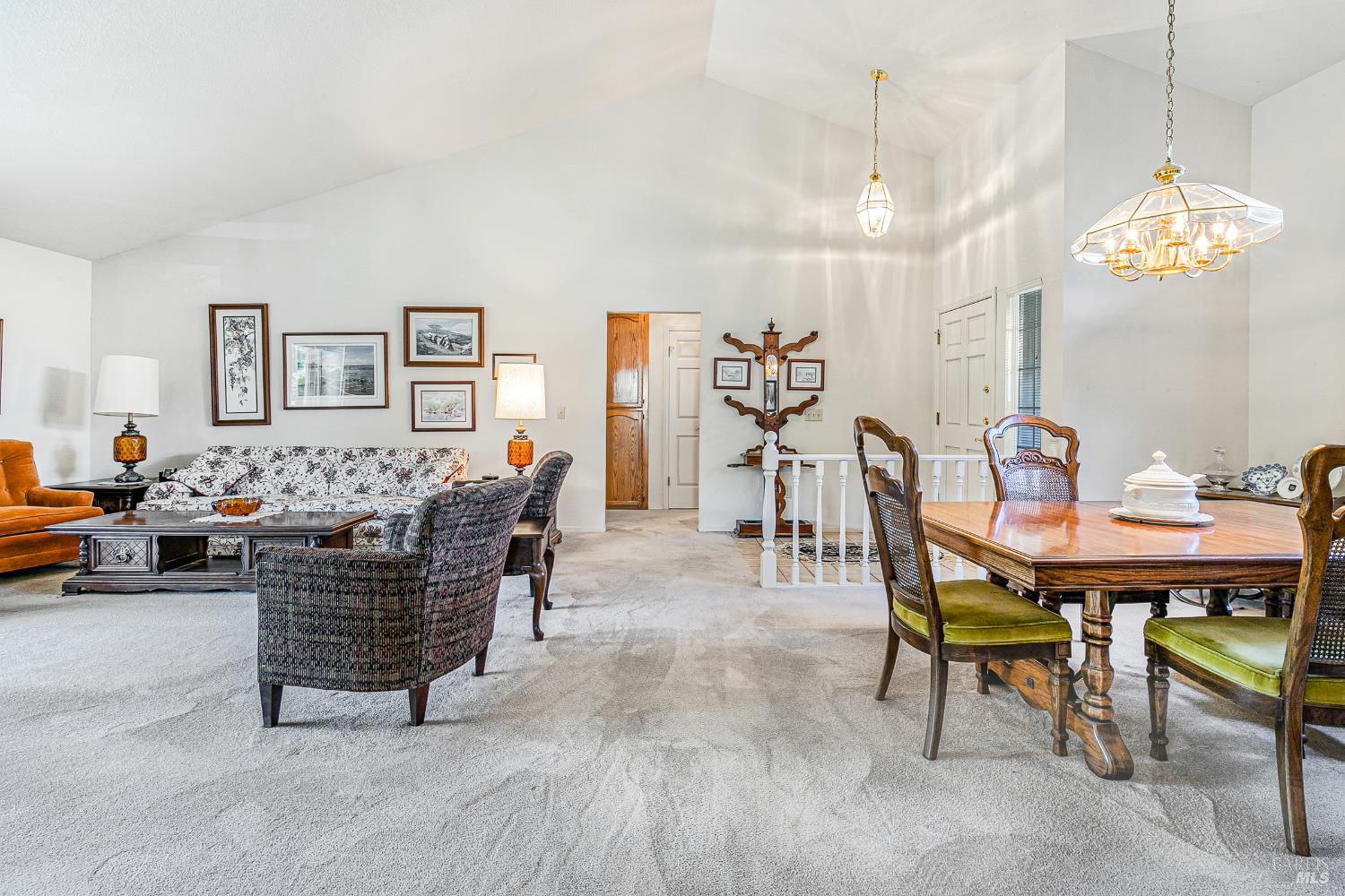 Detail Gallery Image 7 of 56 For 240 Silver Creek Cir, Santa Rosa,  CA 95409 - 3 Beds | 2 Baths