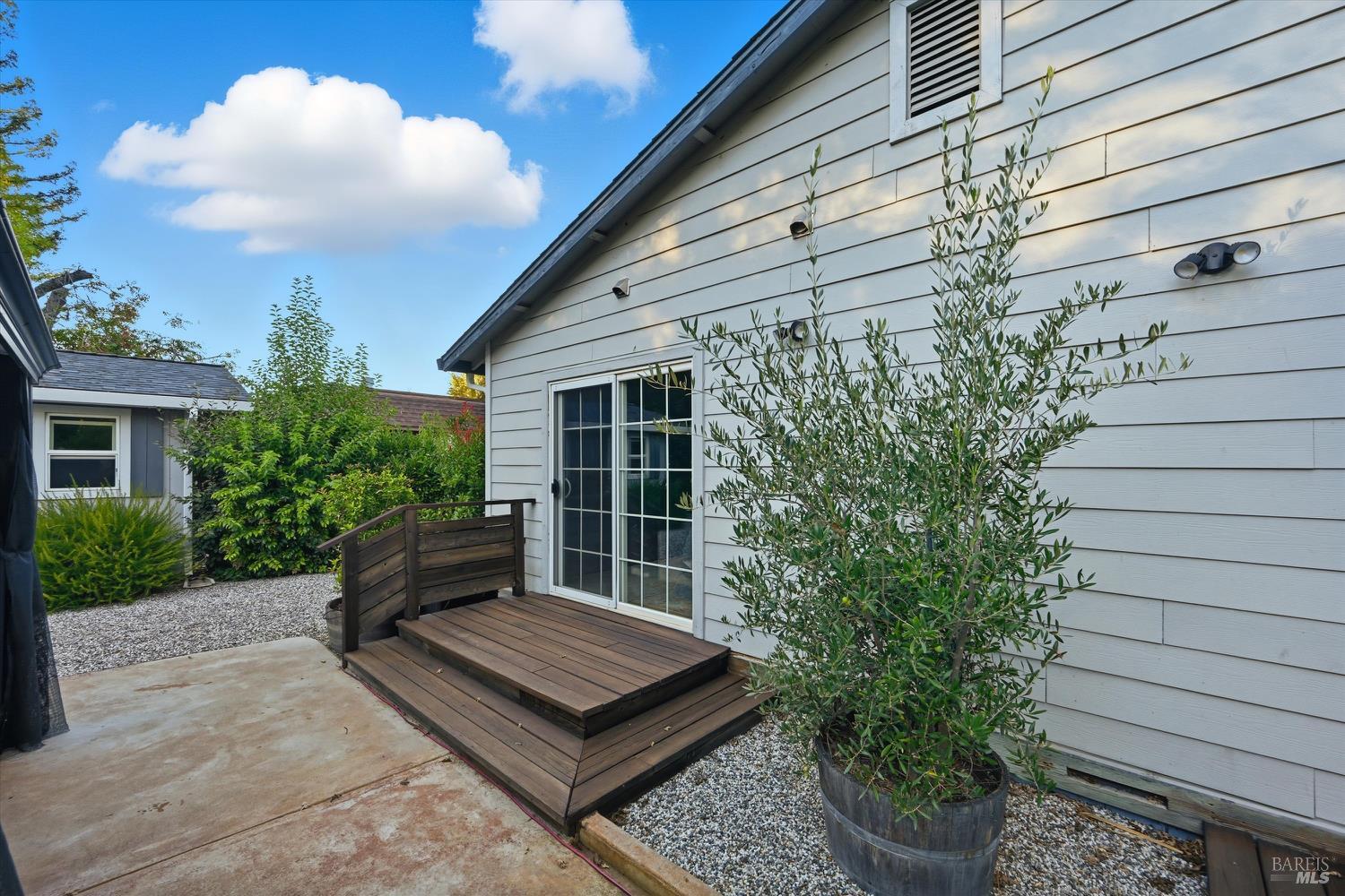 Detail Gallery Image 33 of 44 For 19453 Mountain Mdws, Hidden Valley Lake,  CA 95467 - 3 Beds | 2 Baths