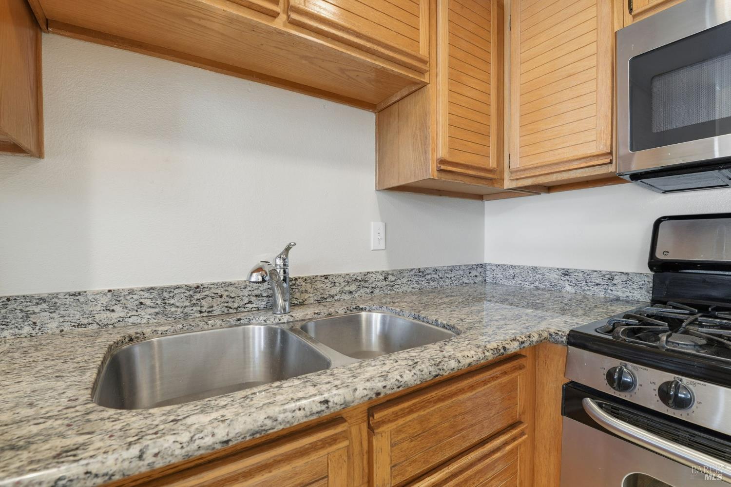 Detail Gallery Image 8 of 27 For 4632 Melody Dr #E,  Concord,  CA 94521 - 2 Beds | 2 Baths