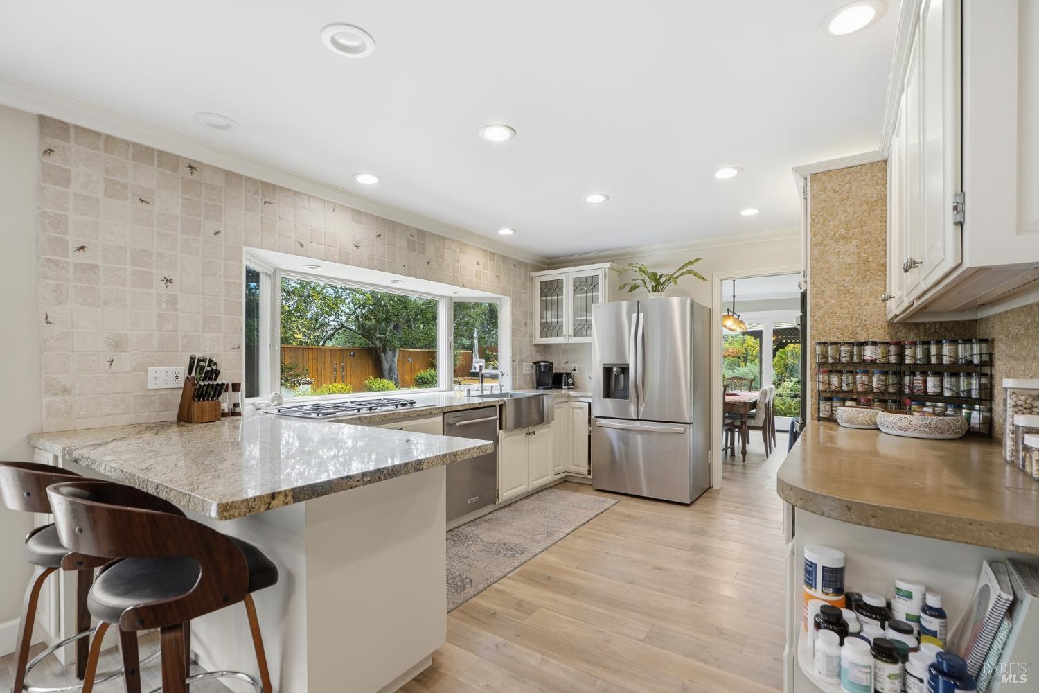 Detail Gallery Image 8 of 40 For 26 Brassie Ct, Novato,  CA 94949 - 5 Beds | 3/1 Baths