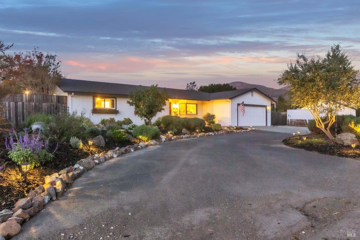 Detail Gallery Image 2 of 53 For 3000 Hagen Rd, Napa,  CA 94558 - 3 Beds | 2 Baths