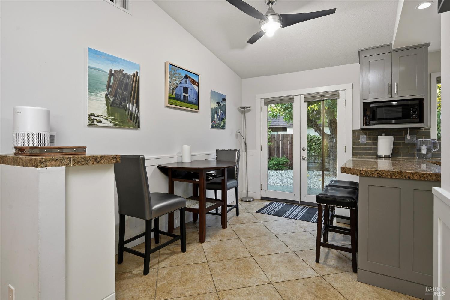 Detail Gallery Image 12 of 44 For 19453 Mountain Mdws, Hidden Valley Lake,  CA 95467 - 3 Beds | 2 Baths