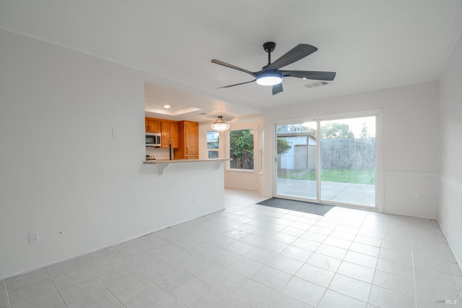 Detail Gallery Image 11 of 38 For 1314 Lois Ln, Suisun City,  CA 94585 - 4 Beds | 2 Baths