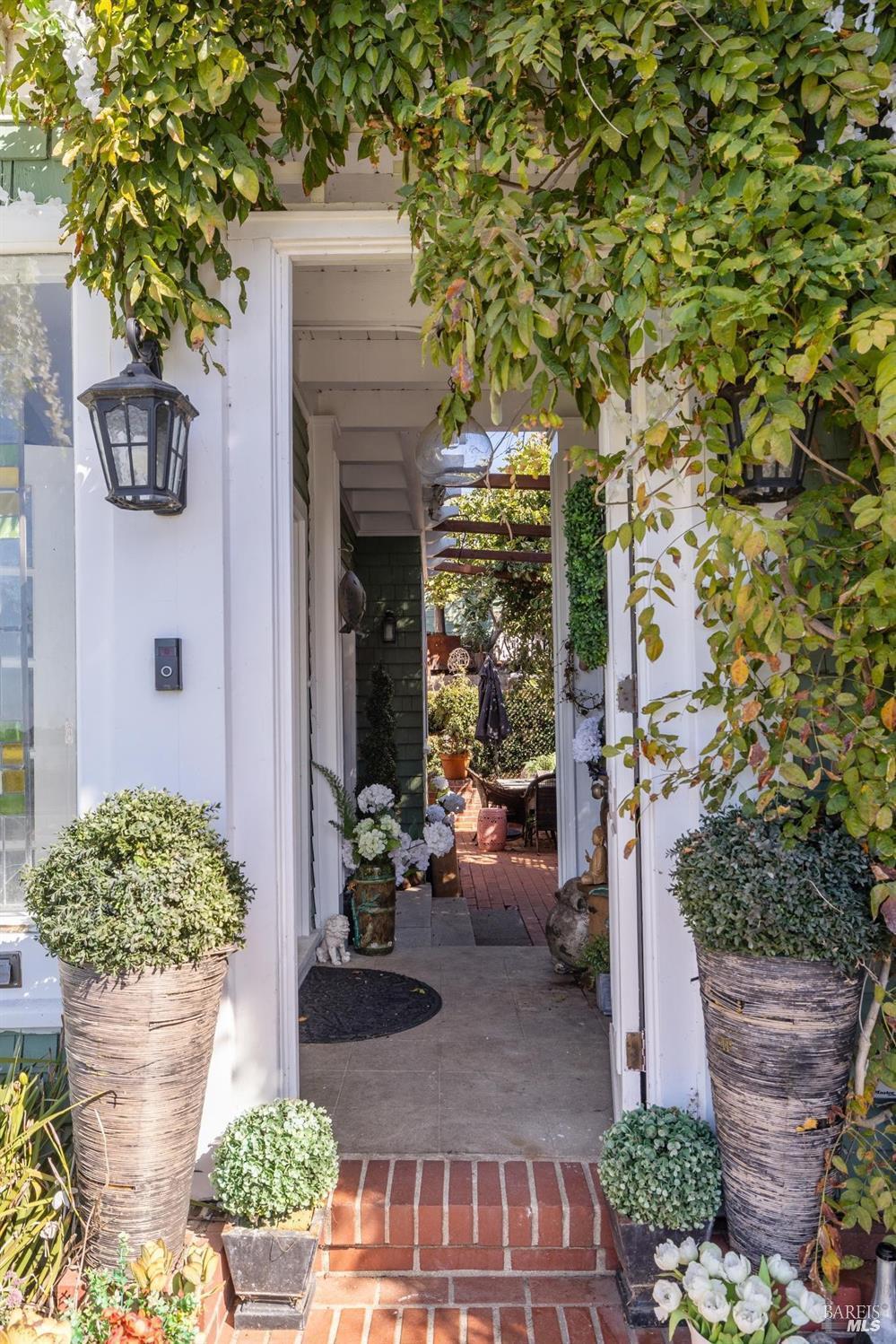 Detail Gallery Image 2 of 18 For 732 Wilson Ave, Vallejo,  CA 94590 - 4 Beds | 2 Baths