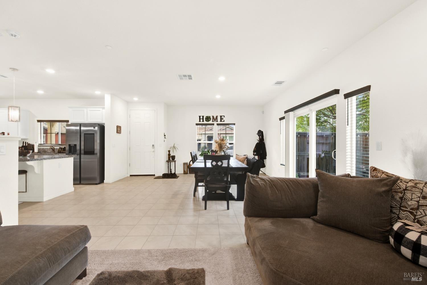 Detail Gallery Image 11 of 46 For 1100 Davidson Ct, Dixon,  CA 95620 - 4 Beds | 3 Baths