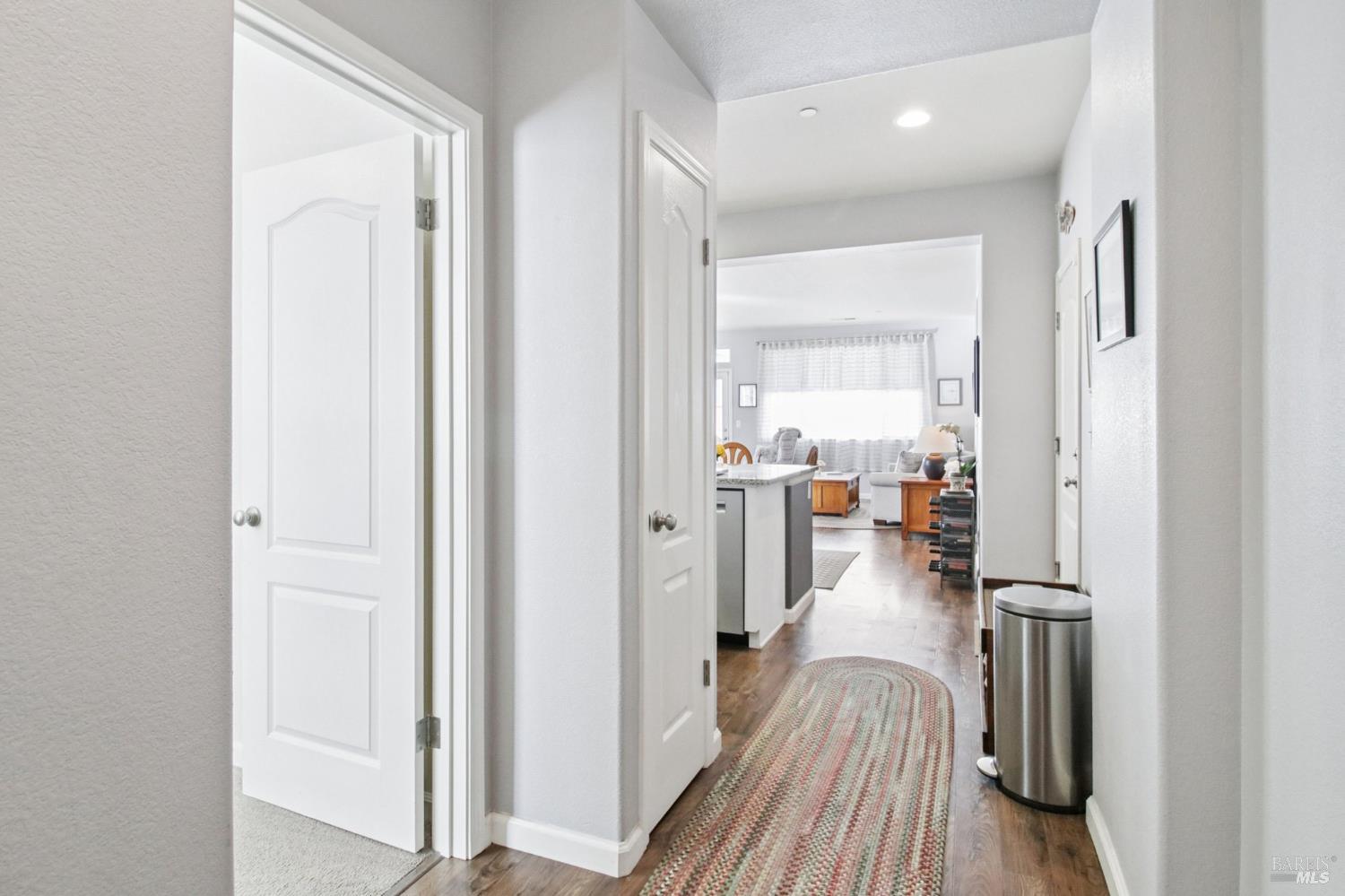 Detail Gallery Image 5 of 26 For 2455 Avignon Cir, Santa Rosa,  CA 95403 - 3 Beds | 2 Baths