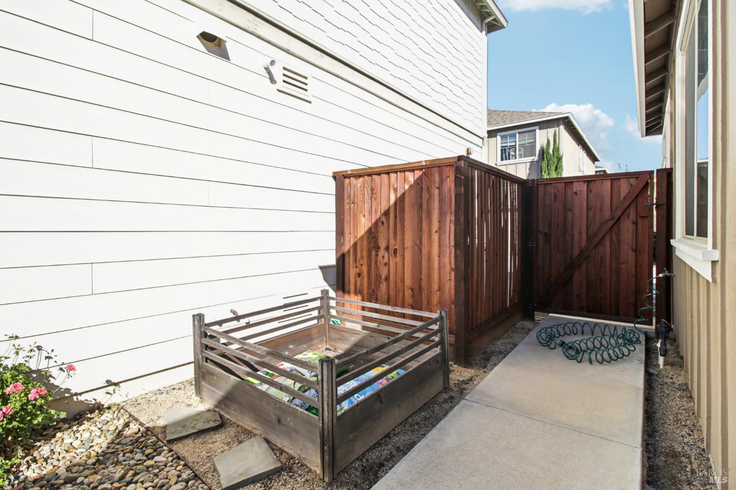 Detail Gallery Image 22 of 26 For 2455 Avignon Cir, Santa Rosa,  CA 95403 - 3 Beds | 2 Baths