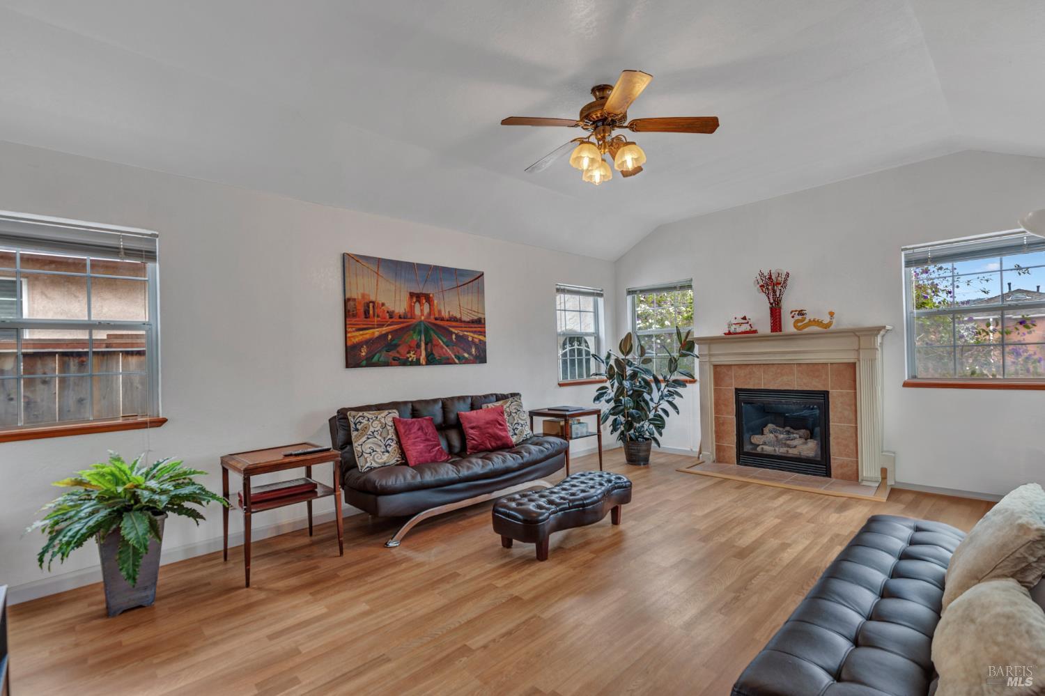 Detail Gallery Image 4 of 24 For 129 S 35th St, Richmond,  CA 94804 - 3 Beds | 1/1 Baths