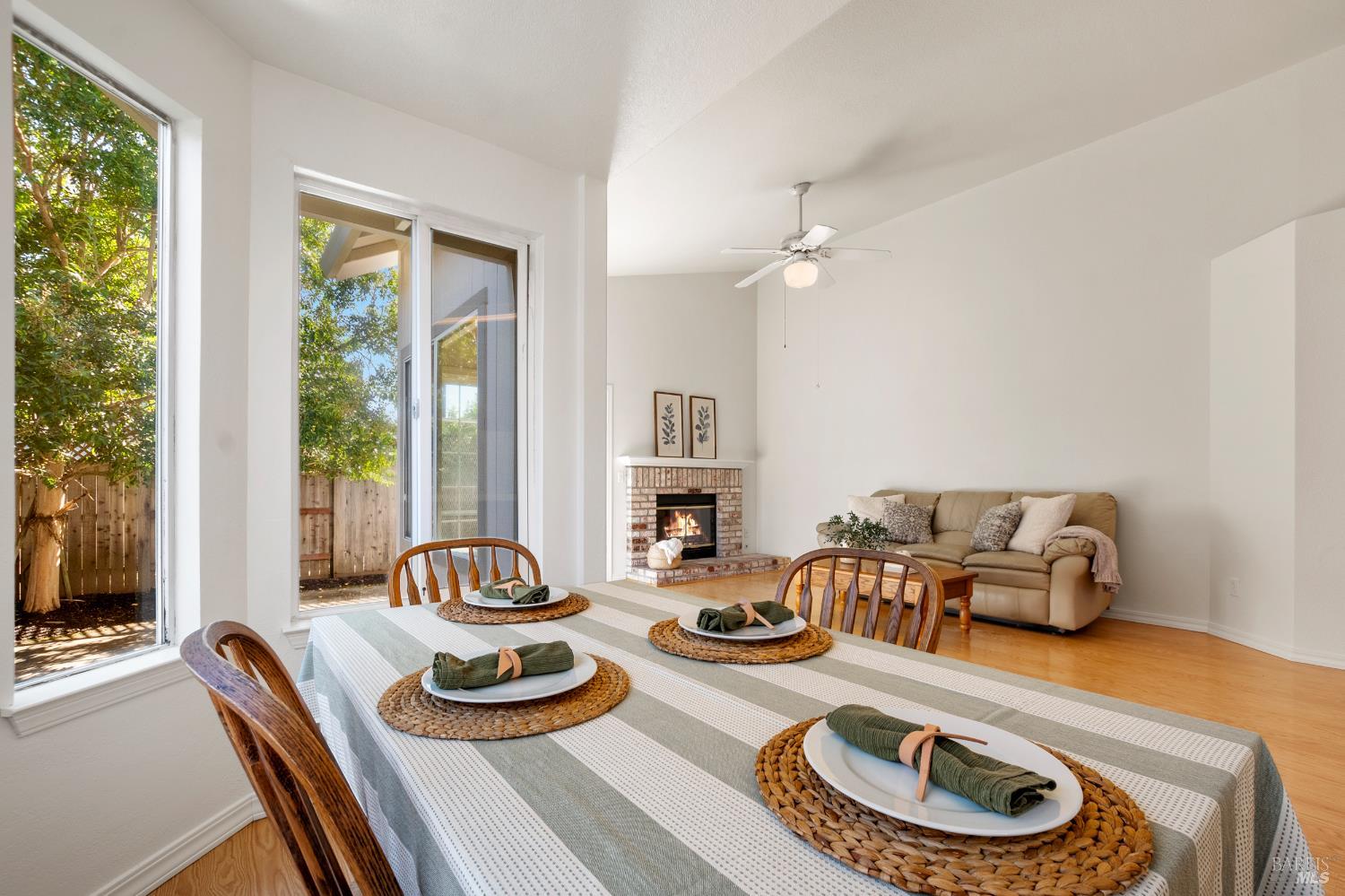 Detail Gallery Image 3 of 42 For 2154 Nw Longhorn Cir, Santa Rosa,  CA 95401 - 3 Beds | 2 Baths