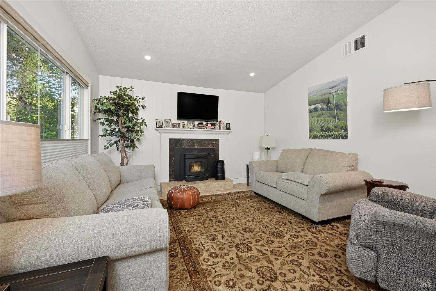 Detail Gallery Image 3 of 44 For 19453 Mountain Mdws, Hidden Valley Lake,  CA 95467 - 3 Beds | 2 Baths