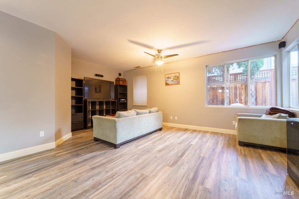 Detail Gallery Image 6 of 26 For 642 White Oak Ln, Vacaville,  CA 95687 - 4 Beds | 2/1 Baths