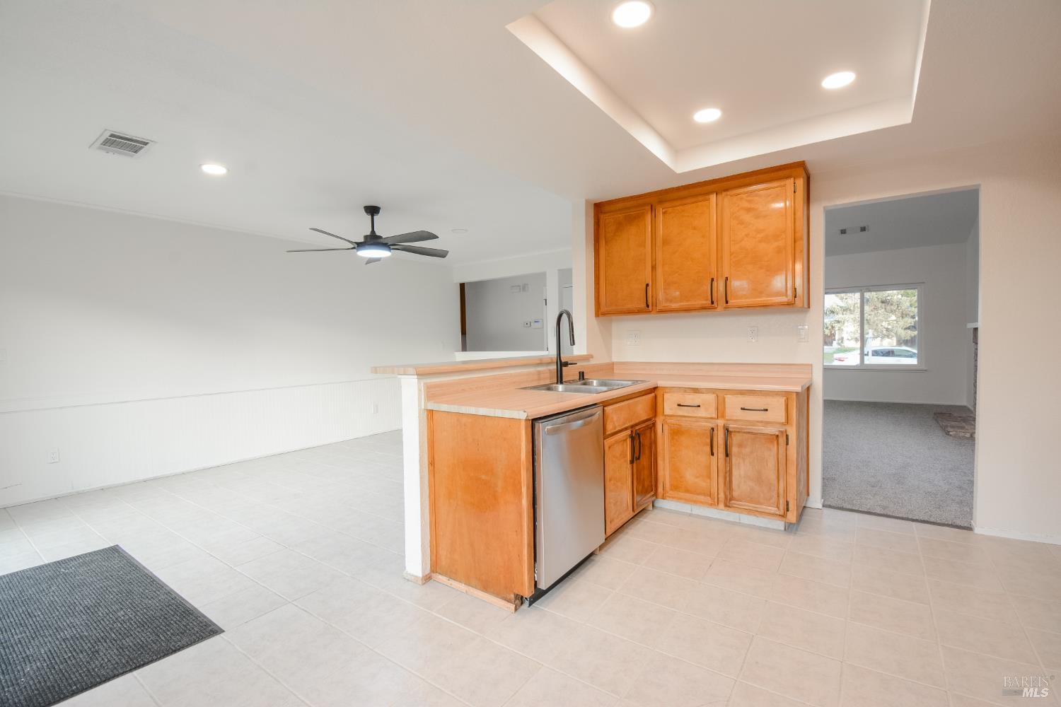 Detail Gallery Image 7 of 38 For 1314 Lois Ln, Suisun City,  CA 94585 - 4 Beds | 2 Baths