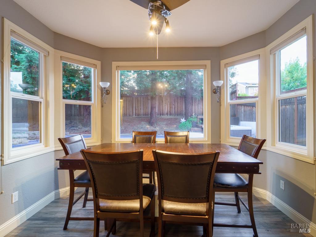 Detail Gallery Image 10 of 26 For 642 White Oak Ln, Vacaville,  CA 95687 - 4 Beds | 2/1 Baths