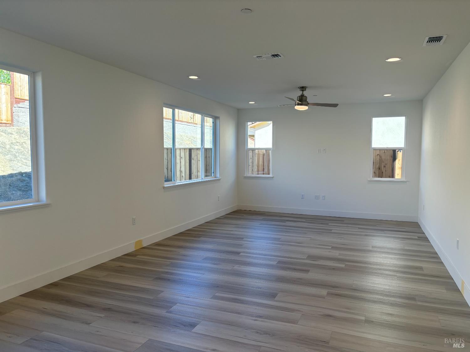 Detail Gallery Image 3 of 5 For 223 Echols Dr, Martinez,  CA 94553 - 3 Beds | 2/1 Baths