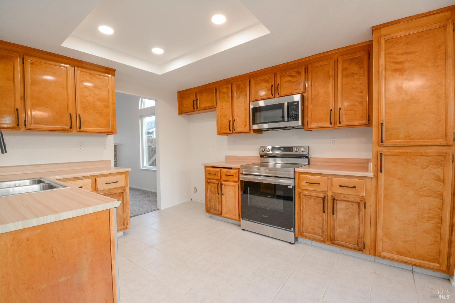 Detail Gallery Image 8 of 38 For 1314 Lois Ln, Suisun City,  CA 94585 - 4 Beds | 2 Baths