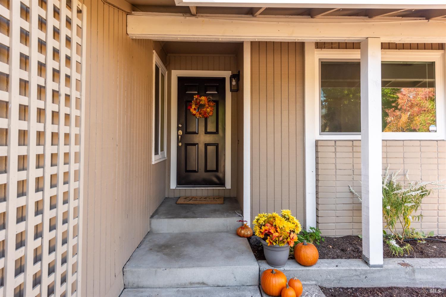 Detail Gallery Image 3 of 35 For 4127 Siskiyou Ave, Santa Rosa,  CA 95405 - 3 Beds | 2 Baths