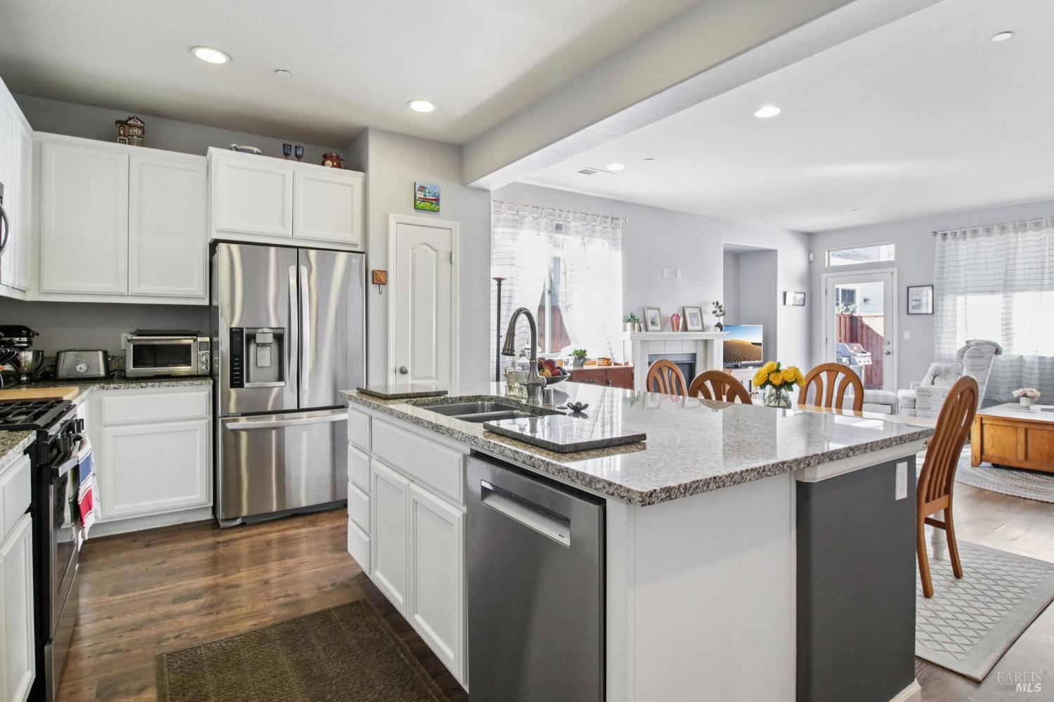 Detail Gallery Image 13 of 26 For 2455 Avignon Cir, Santa Rosa,  CA 95403 - 3 Beds | 2 Baths