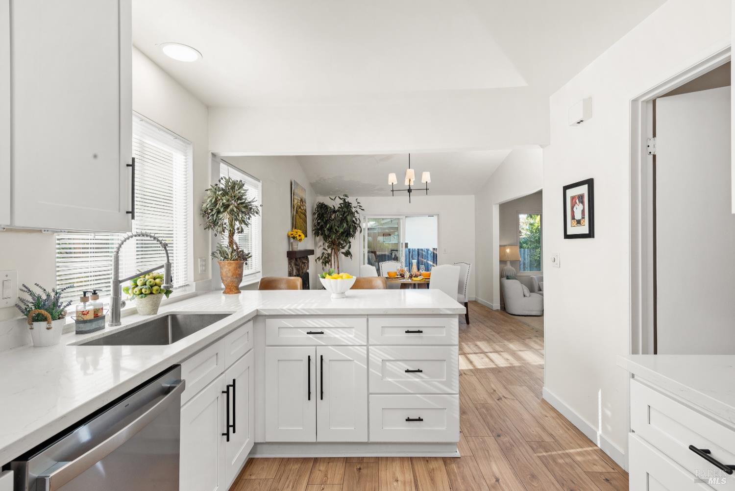 Detail Gallery Image 9 of 35 For 4127 Siskiyou Ave, Santa Rosa,  CA 95405 - 3 Beds | 2 Baths