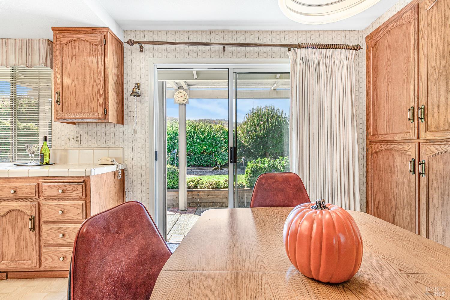 Detail Gallery Image 15 of 56 For 240 Silver Creek Cir, Santa Rosa,  CA 95409 - 3 Beds | 2 Baths