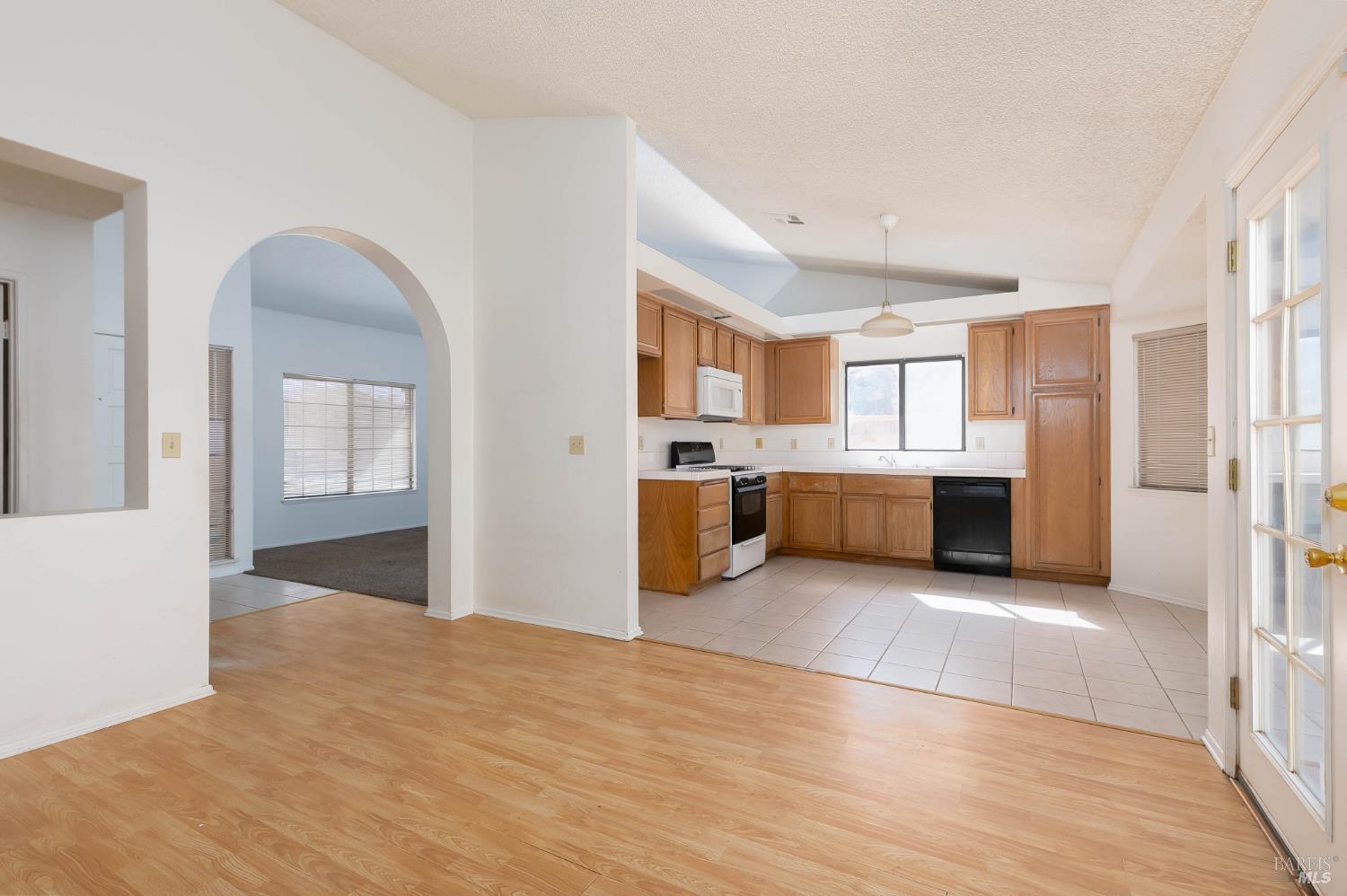 Detail Gallery Image 8 of 20 For 44609 Grove Ln, Lancaster,  CA 93534 - 3 Beds | 2 Baths