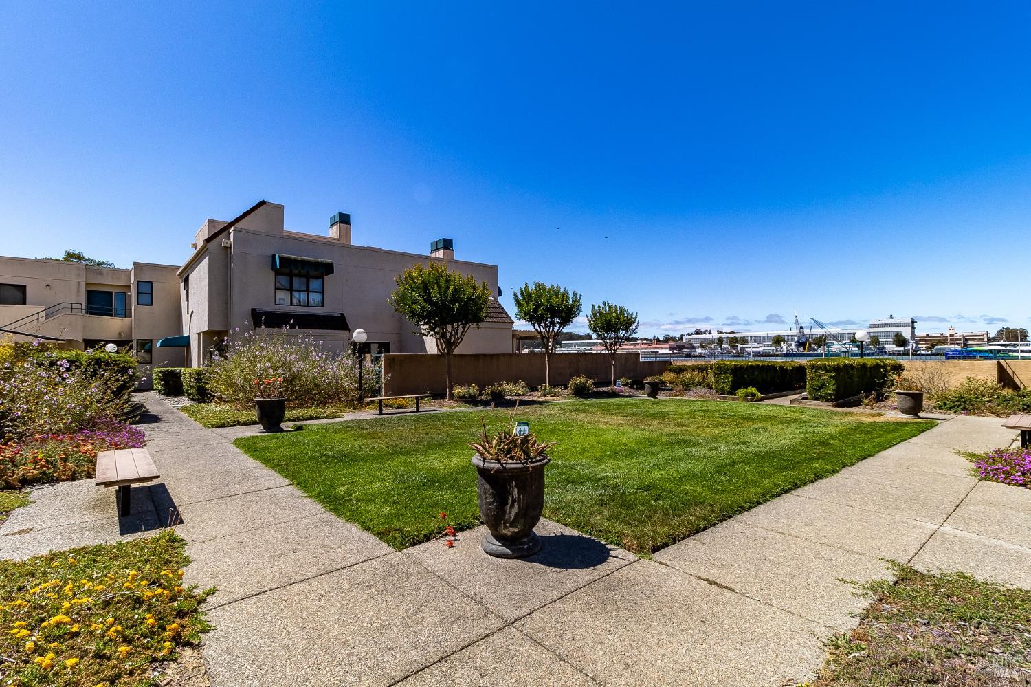 Detail Gallery Image 34 of 56 For 171 Nantucket Ln, Vallejo,  CA 94590 - 1 Beds | 1 Baths