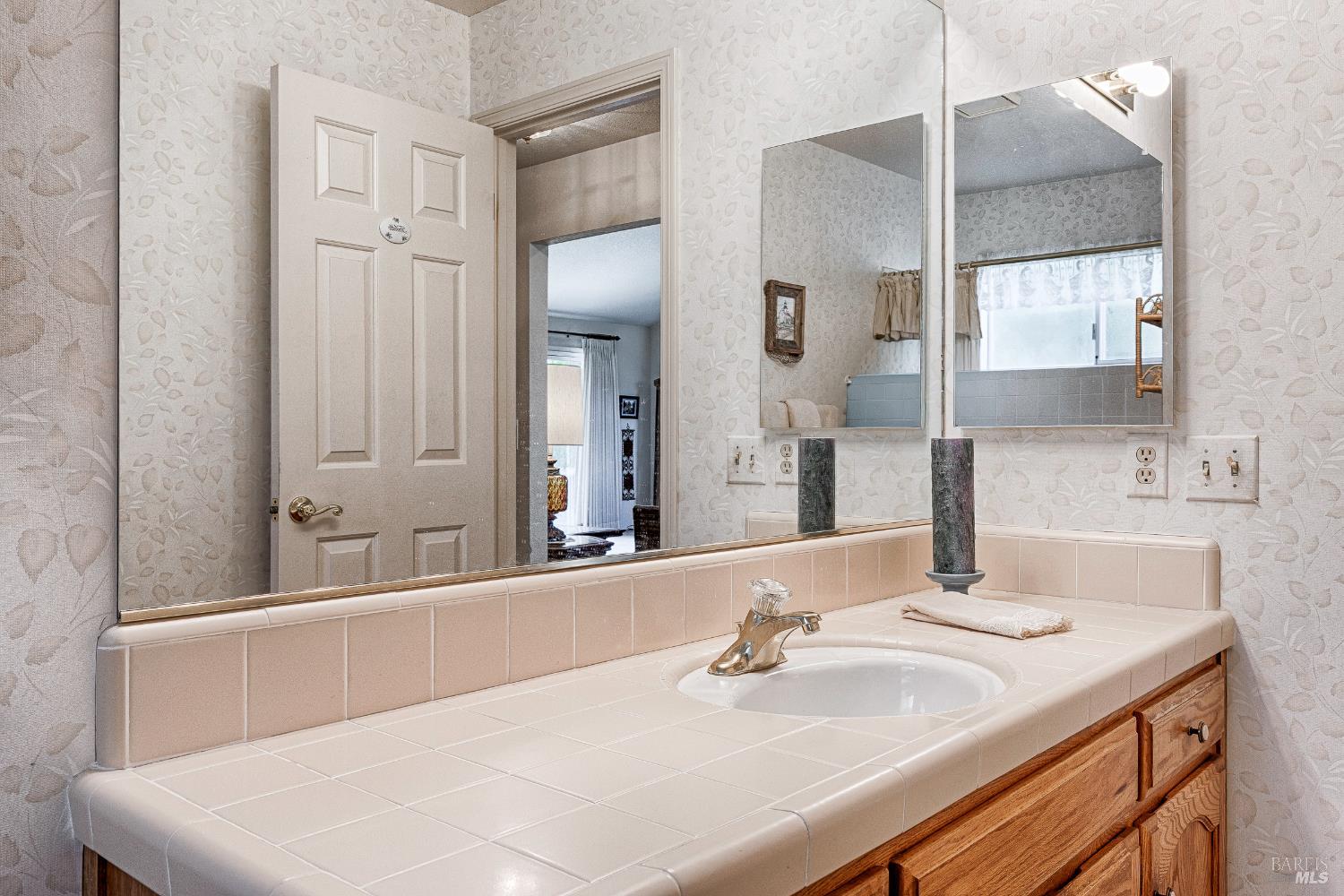 Detail Gallery Image 34 of 56 For 240 Silver Creek Cir, Santa Rosa,  CA 95409 - 3 Beds | 2 Baths