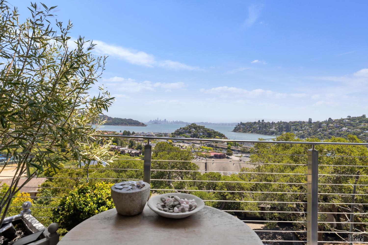 Detail Gallery Image 14 of 27 For 45 Harbor Oak Dr #14,  Tiburon,  CA 94920 - 1 Beds | 1 Baths