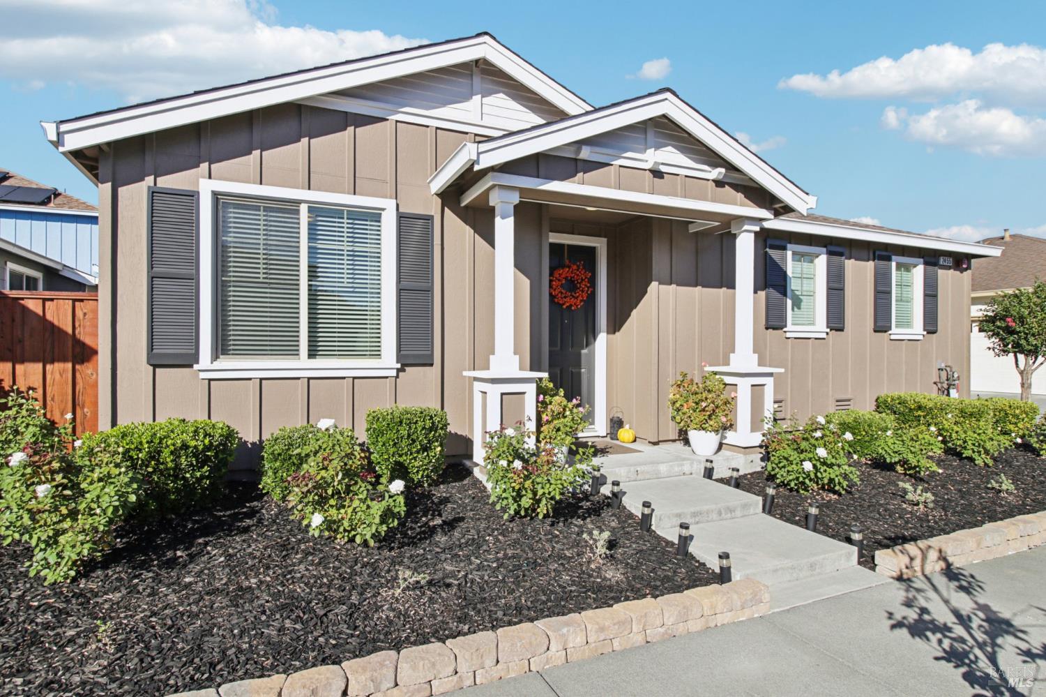 Detail Gallery Image 2 of 26 For 2455 Avignon Cir, Santa Rosa,  CA 95403 - 3 Beds | 2 Baths