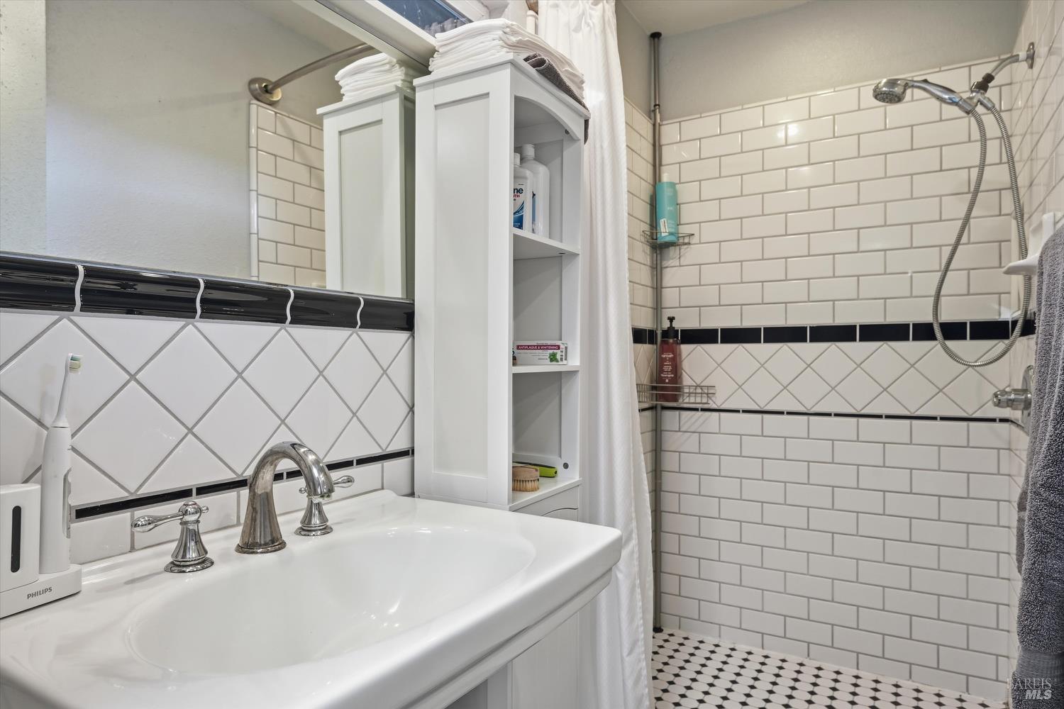 Detail Gallery Image 15 of 44 For 19453 Mountain Mdws, Hidden Valley Lake,  CA 95467 - 3 Beds | 2 Baths