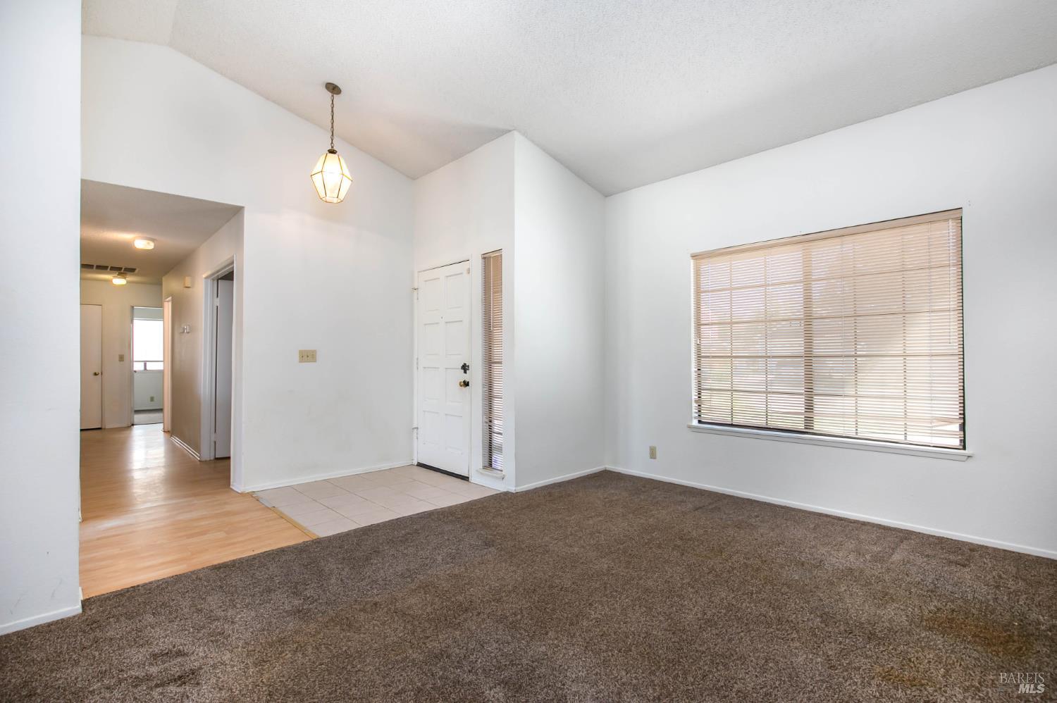 Detail Gallery Image 5 of 20 For 44609 Grove Ln, Lancaster,  CA 93534 - 3 Beds | 2 Baths