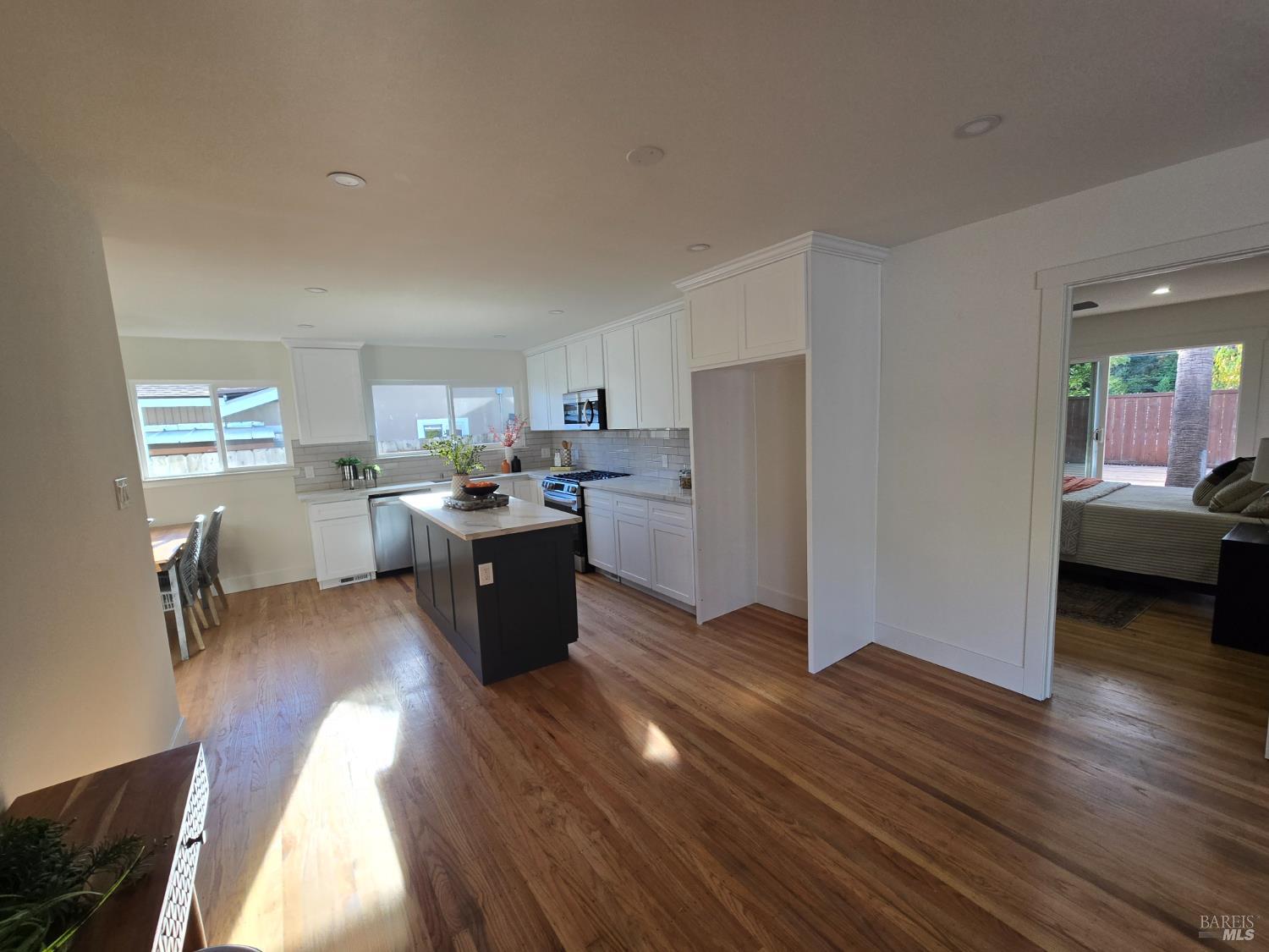 Detail Gallery Image 11 of 31 For 19 Unionstone Dr, San Rafael,  CA 94903 - 3 Beds | 2 Baths