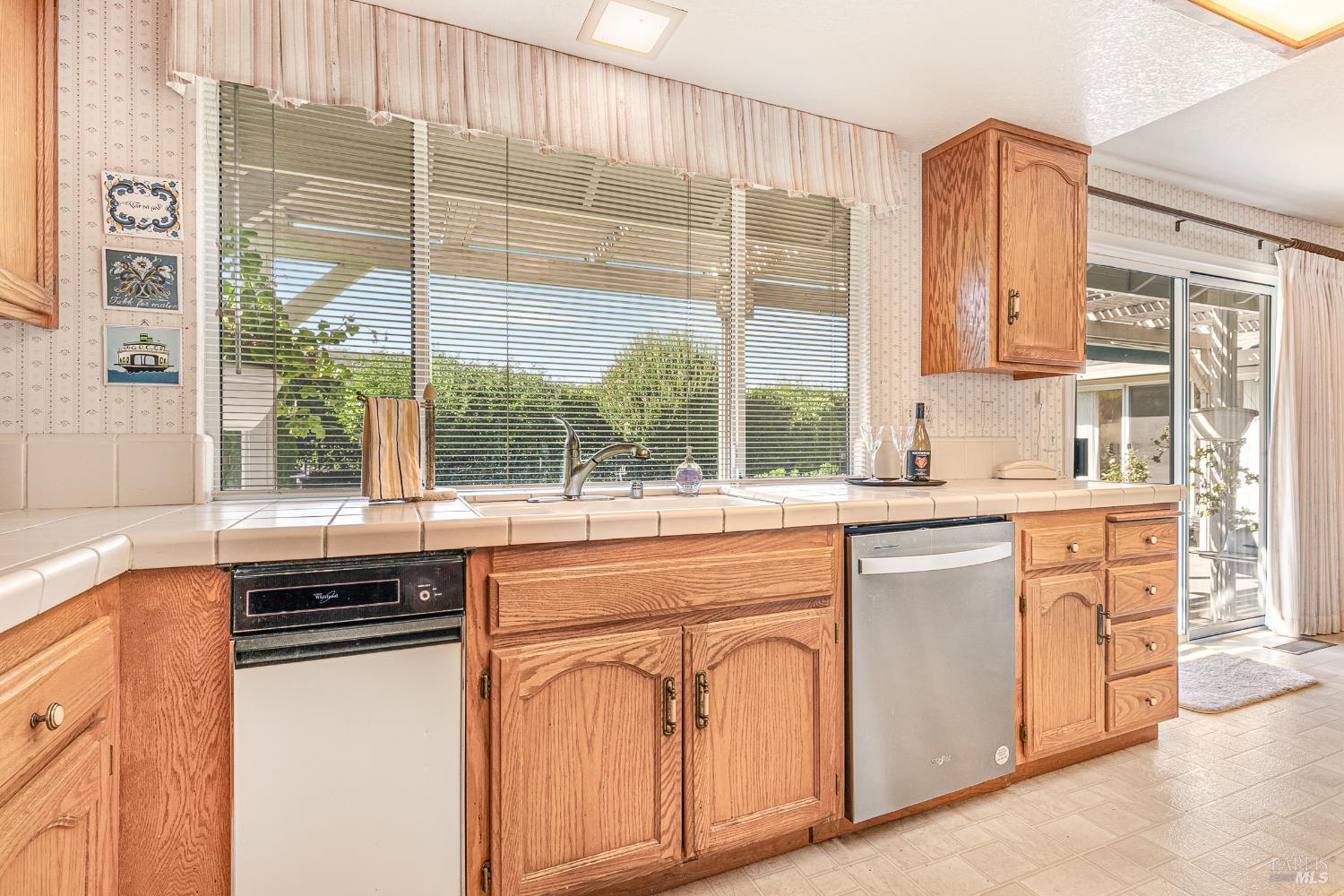 Detail Gallery Image 21 of 56 For 240 Silver Creek Cir, Santa Rosa,  CA 95409 - 3 Beds | 2 Baths