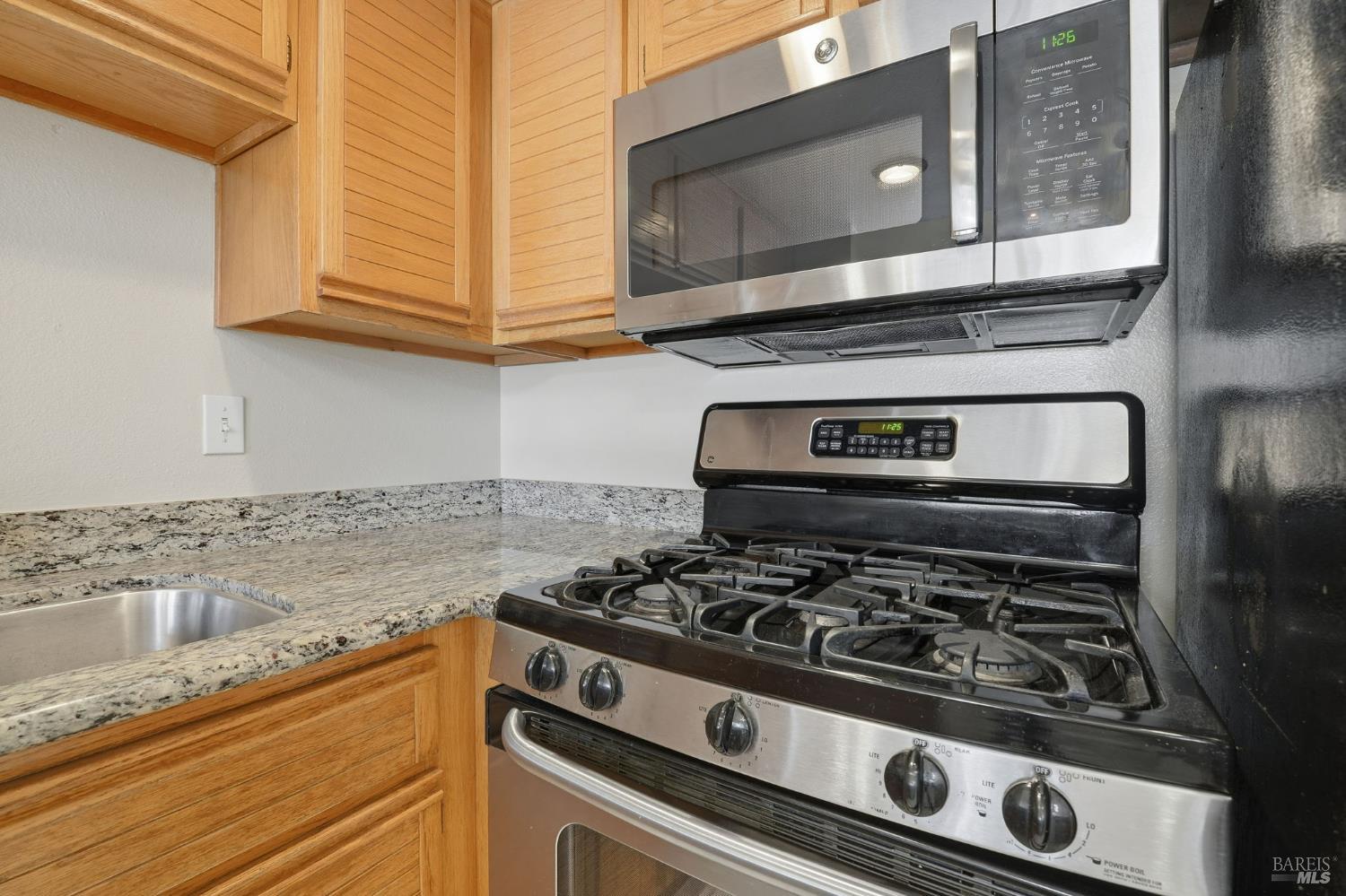 Detail Gallery Image 9 of 27 For 4632 Melody Dr #E,  Concord,  CA 94521 - 2 Beds | 2 Baths