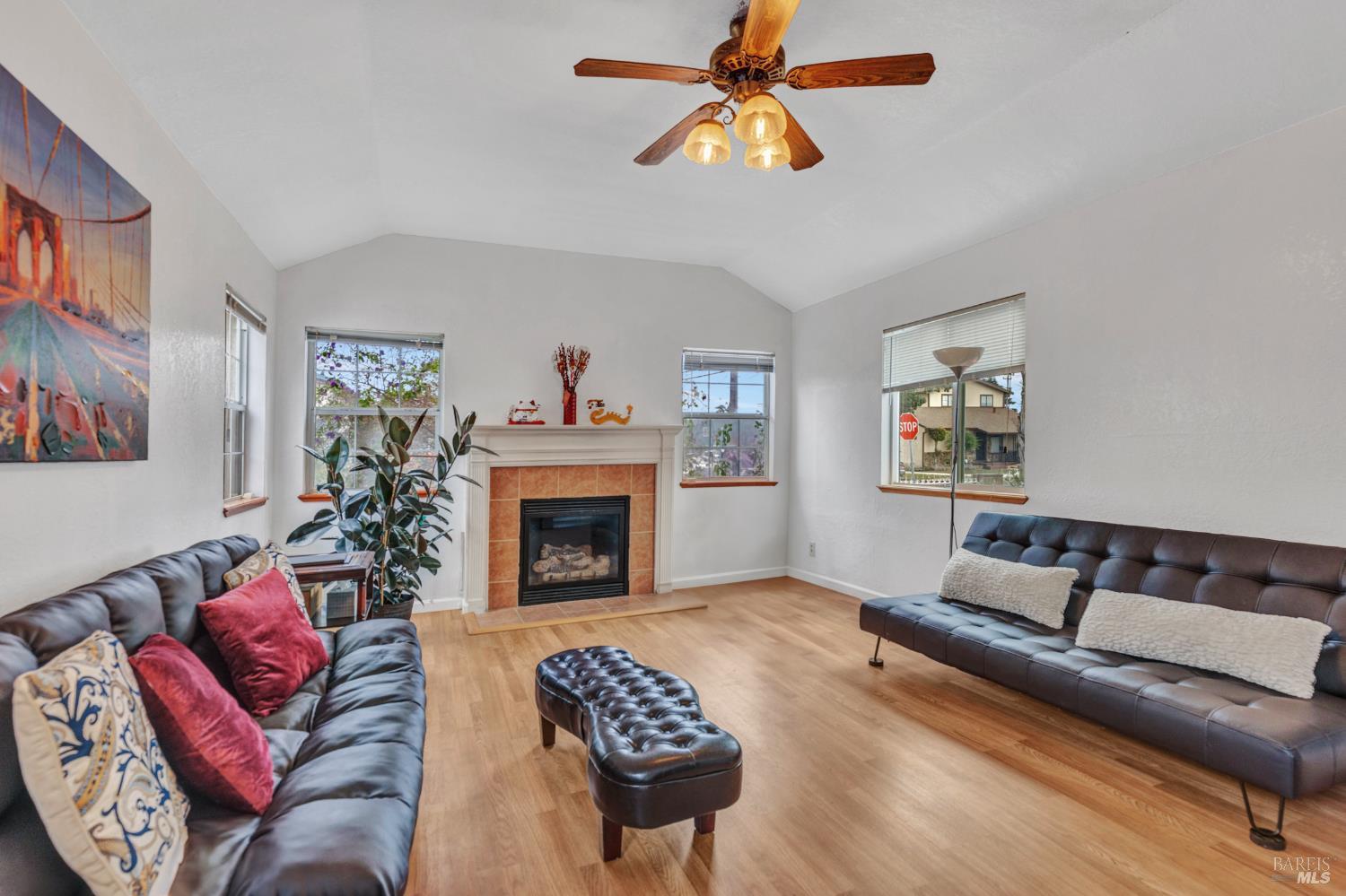 Detail Gallery Image 5 of 24 For 129 S 35th St, Richmond,  CA 94804 - 3 Beds | 1/1 Baths