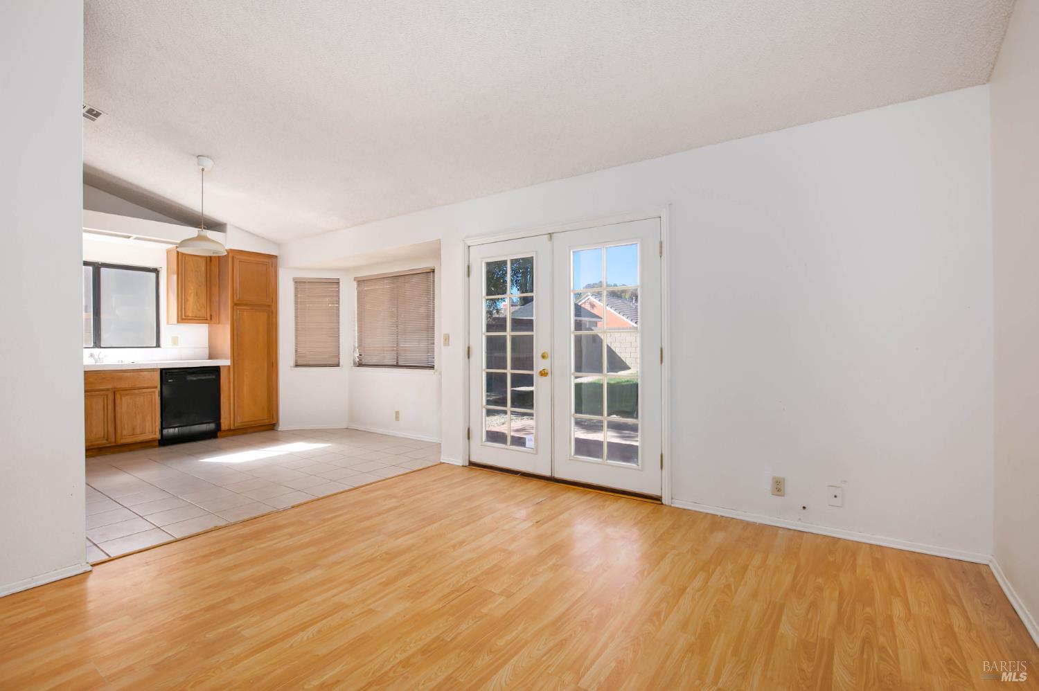 Detail Gallery Image 10 of 20 For 44609 Grove Ln, Lancaster,  CA 93534 - 3 Beds | 2 Baths