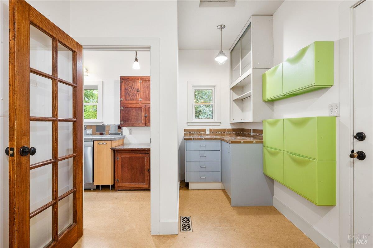 Detail Gallery Image 13 of 47 For 635 Brown St, Healdsburg,  CA 95448 - 3 Beds | 3/1 Baths