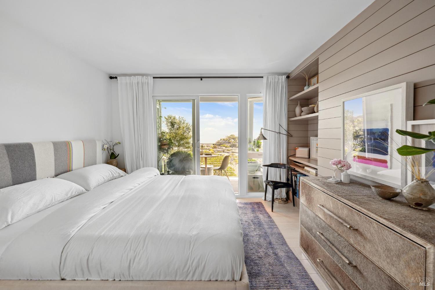 Detail Gallery Image 12 of 27 For 45 Harbor Oak Dr #14,  Tiburon,  CA 94920 - 1 Beds | 1 Baths