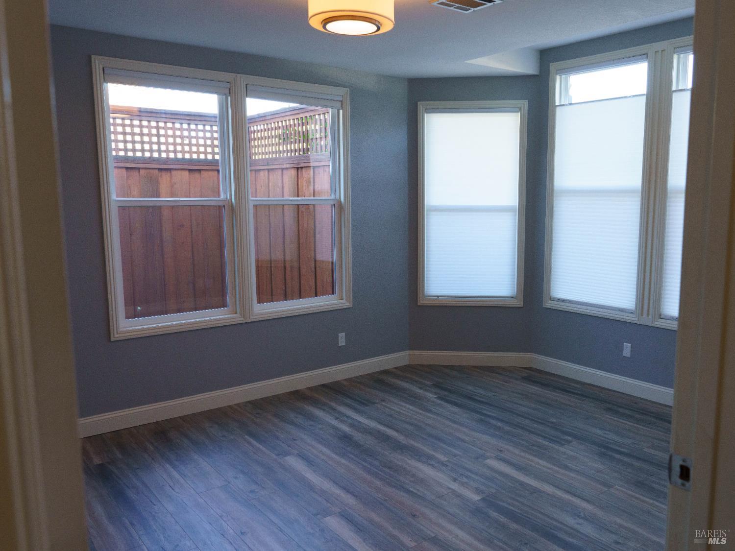 Detail Gallery Image 12 of 26 For 642 White Oak Ln, Vacaville,  CA 95687 - 4 Beds | 2/1 Baths