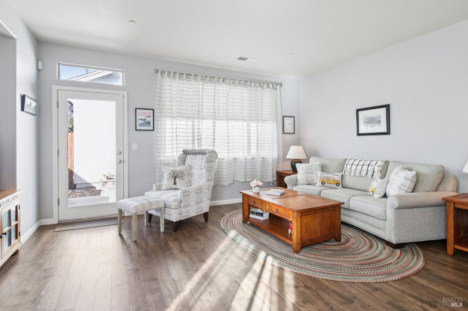 Detail Gallery Image 6 of 26 For 2455 Avignon Cir, Santa Rosa,  CA 95403 - 3 Beds | 2 Baths